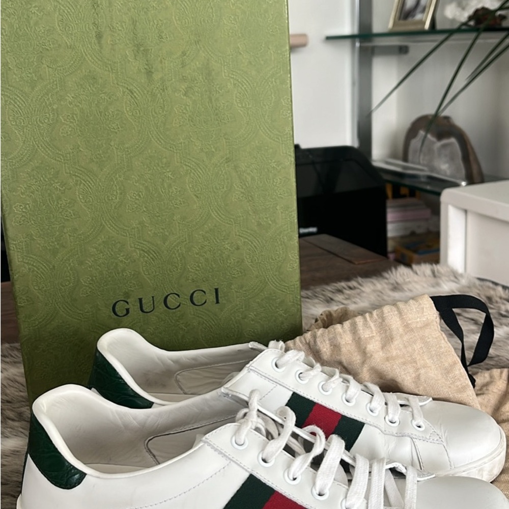 Gucci White Leather Sneakers with Green & Red Stripe